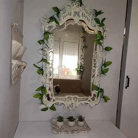 Nikols Luxurious アパート